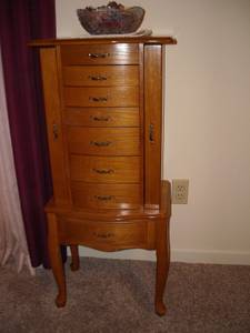 Jewelry Cabinet (Southaven, Ms)