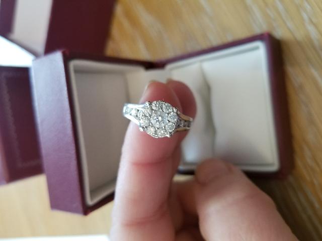 Beautiful Like New Engagement Wedding Ring Set