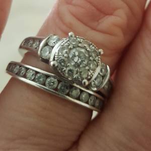 Awesome Valentine gift....Stunning Engagement Set.