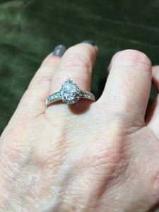 Pear shape diamond ring . Clarity VVSI (West Chester ,PA)