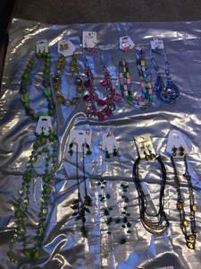 Costume jewelry necklaces and earrings sets (Gwynn oak)