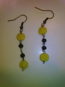 Earrings yellow daisies/black/gold