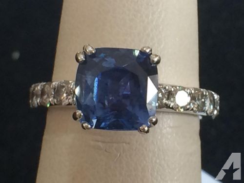 18K Gold Diamonds and Sapphire Ring
