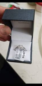 Size 7 diamond ring (NORHPOLE)