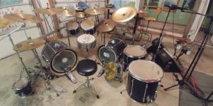 awsome drum set (olive hill)