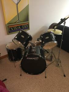 Fender Starcaster Drum Set (Sussex WI)