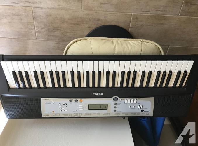 Yamaha Electronic Keyboard-hardly used!