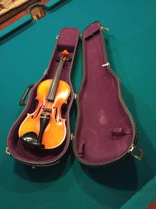 Vintage Antique violin and hard shell case for sale (Lavalette WV)