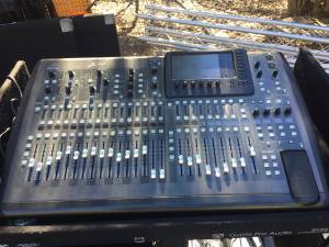 Behringer X32 w/gator case (Leesville)