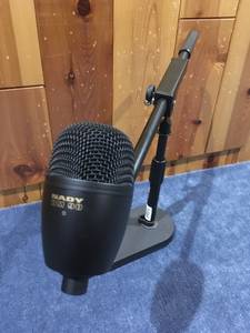 kick drum microphone with stand (Boothwyn)