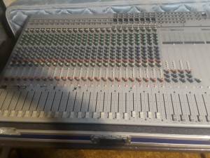 Yamaha rm80 24 channel mixer (Somerville)