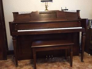 Everett console piano (Williamsport,Pa)