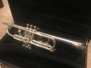 Trumpet Bach TR300 silver plated, like-new shiny perfect condition (downtown