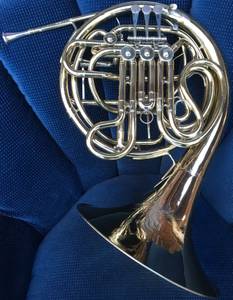Professional double French horn Conn 8D (USA) with nice Yamaha case.