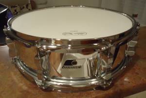 90's Ludwig Chrome over Wood Snare Drum w/ case. MINT CONDITION.