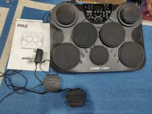 7 pad drum machine +2 foot pedals