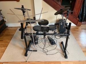 Alesis DM6 USB Kit Eight-Piece Compact Electronic Drum Set (Rochester Hills)