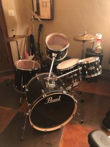 Pearl 5 piece drum set with stool/cymbals