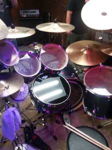 Pearl drum kit hardware and cymbals (Metairie)