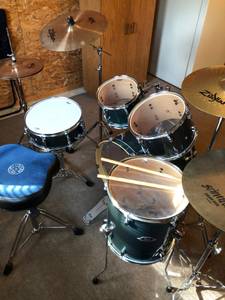 Full Pearl Drum Kit (metallic blue) w/ cymbals (zildjian) (Easton, MD)