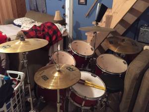 Tama 5 piece drum set (Chelsea me)