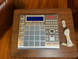 Akai MPC Studio Music Production Drum Machine Midi Controller