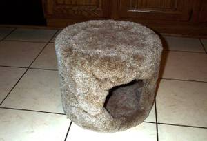 CAT HOME Scratch Post Sleep Drum House Carpeted Ottoman Style Pet Toy (Villa