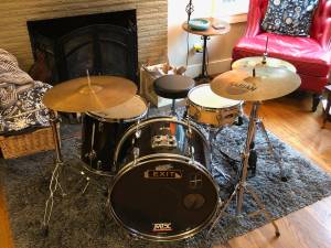 Intro Drum Kit with Hardware (Milwaukie)