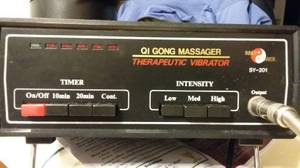 QI Gong Massager Therapeutic Vibrator (Wheeling)