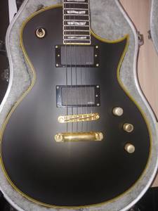 LTD EC-1000 Black(pretty good) + Guitar case (Arlington)