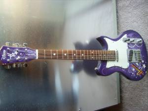 Hanna Montana Electric Guitar (Edmonds)