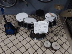 Drumkit/ Bongos/guitar Kid sized (Owatonna)