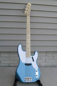 Squier by Fender Classic Vibe Precision '50s BASS Guitar