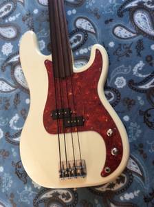 Fender Japan fretless bass (Warwick)