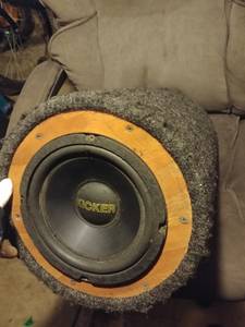 8 Inch Kicker Speaker Subwoofer Bass in Tube Box and BOSE Amp (SE portland)