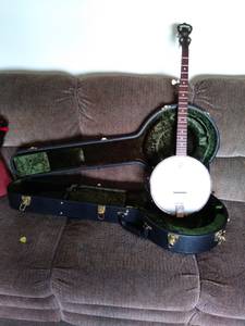 Deering Banjo with Deering Case (Chillicothe)