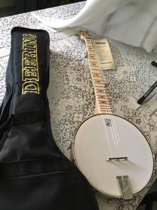 Brand new banjo with case and stand (Las Cruces)