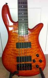spector Q5 PRO bass with hard case