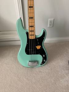 Squier classic vibe precision bass (Cookeville)
