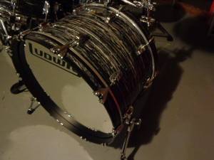 Ludwig Classic Maple 14x24 black oyster bass drum (chesterfield)