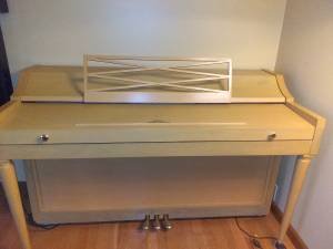 Piano (17 Ravenwood Circle)