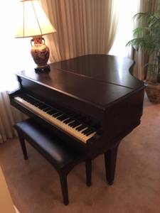 Baby Grand Piano (Lincolnwood)