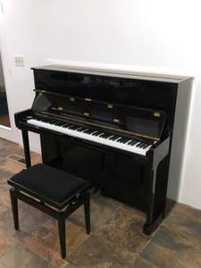 Samick-SU118 Upright Piano with Original Bench (Altus)