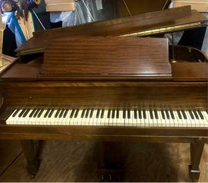 Premier Baby Grand Piano, Walnut, Great Starter , can move tune (Norcross)