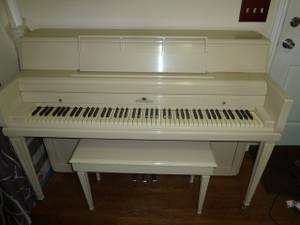 Wurlitzer rare ivory color custom made piano (Vernon Hills)