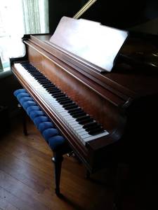 Beautiful Schiller baby grand piano (Henryetta)