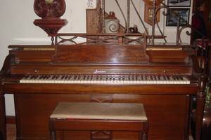 Mahogony Spinet Piano (Acrosonic) 