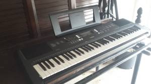 Yamaha keyboard with everything (East)