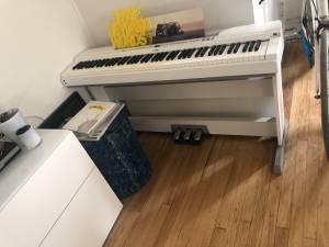 Yamaha Piano 800 (Hollywood)