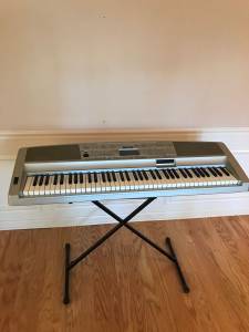 Yamaha DGX 300 Electronic Keyboard (Hilton Head Island)